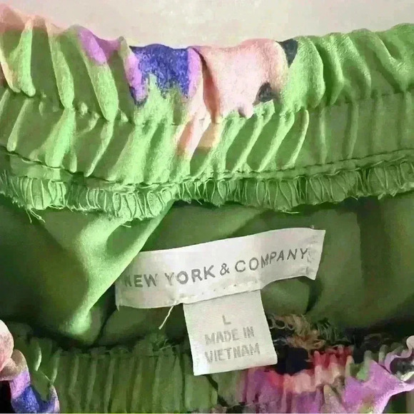 New York & Co Short Floral Dress. Size Large - Picture 3 of 5